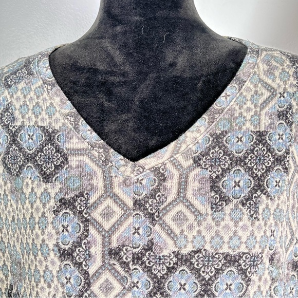 Westport Silver Blue Metallic Sweater Floral Knit Pullover V-Neck Asymmetrical - Picture 9 of 12